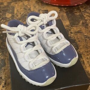 Jordan Kids Sneakers in White and Purple